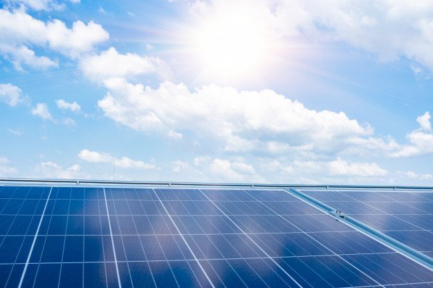 ¿Qué son las placas solares y cómo funcionan?