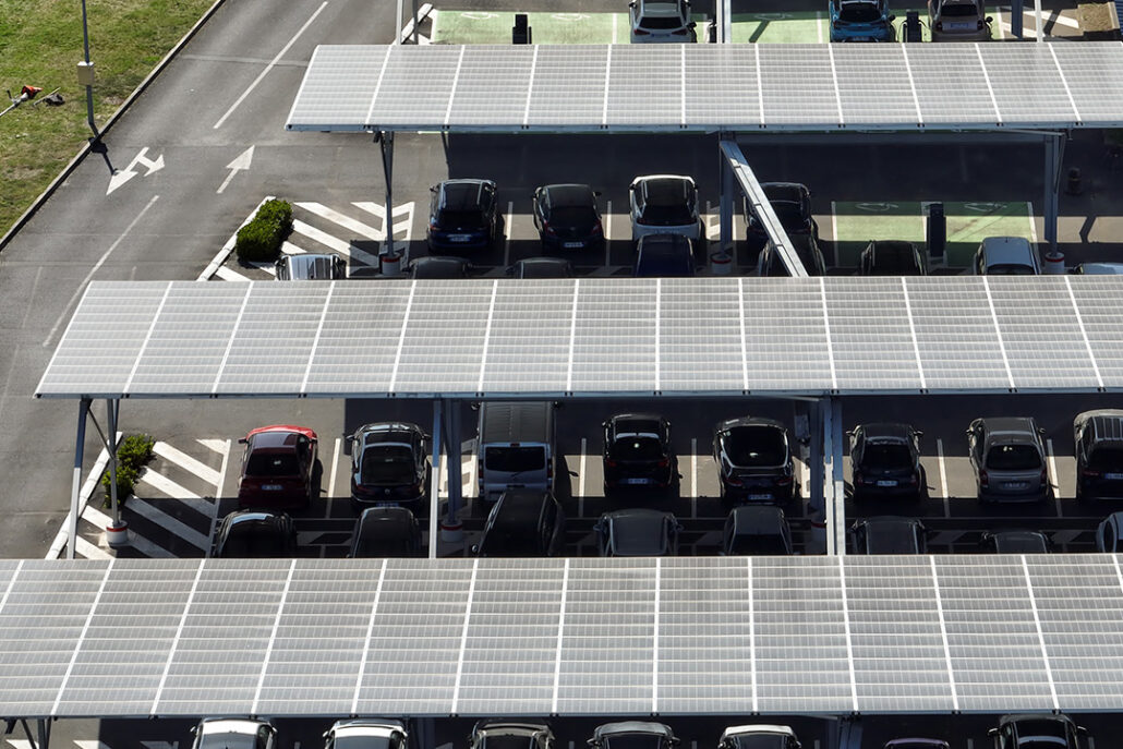 instal·lació plaques solars aparcaments
